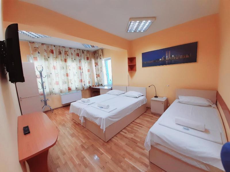 Triple Room with Private Bathroom image 1
