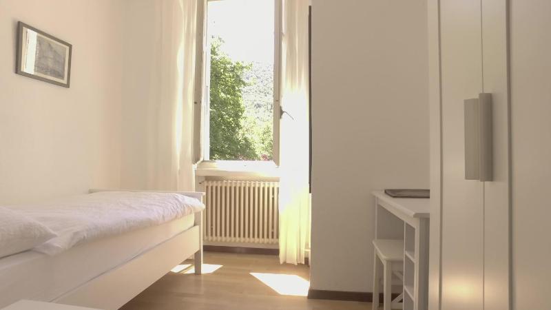 Single Room image 3