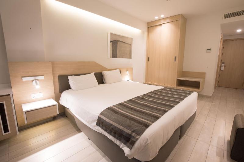 Double or Twin Room with Mountain View image 2