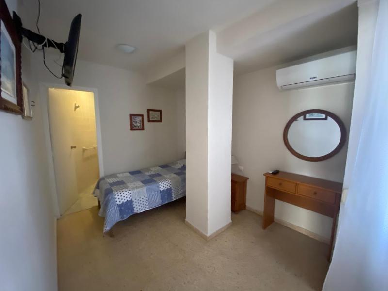 Single Room image 3