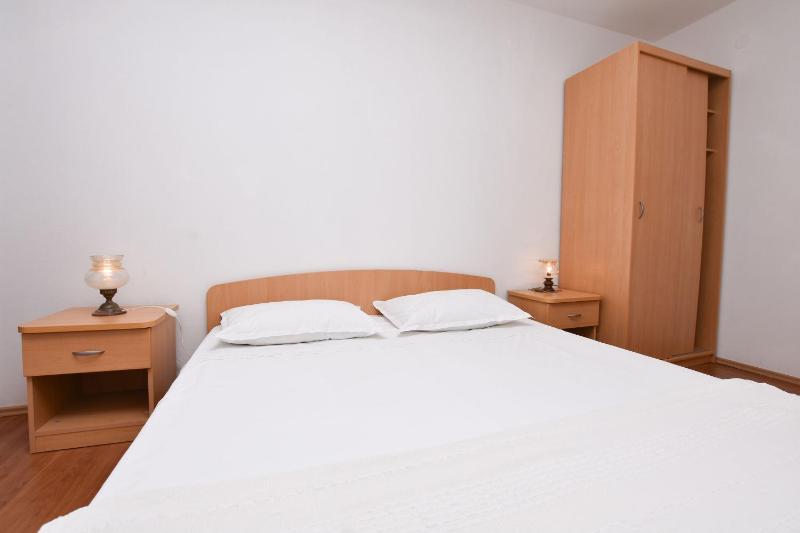 One-Bedroom Apartment image 3