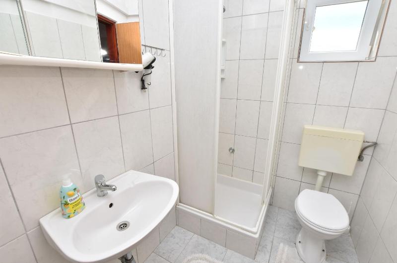 One-Bedroom Apartment image 2