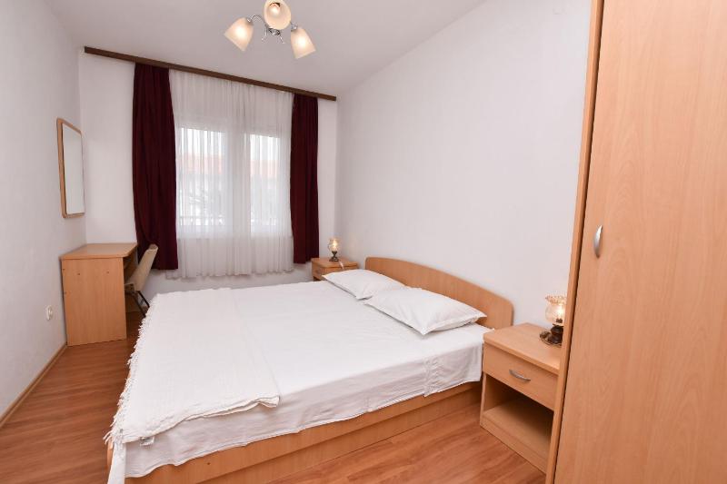 One-Bedroom Apartment image 4