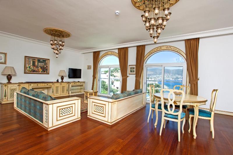 King Suite with Sea View image 4