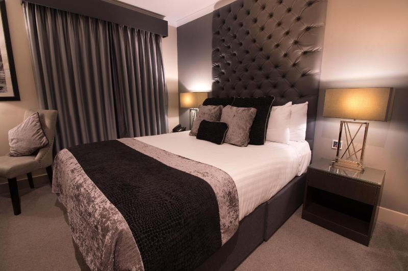 Classic Double Room image 3