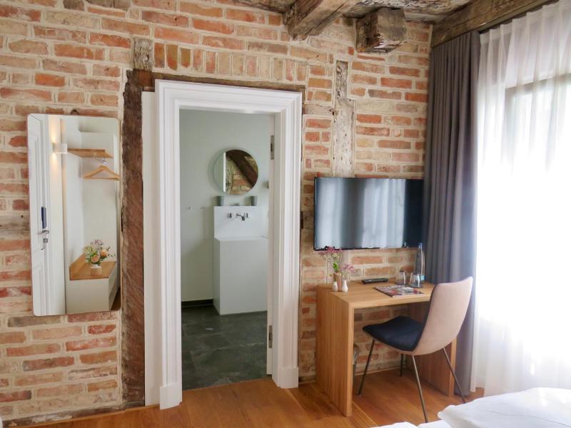 Double Room image 3