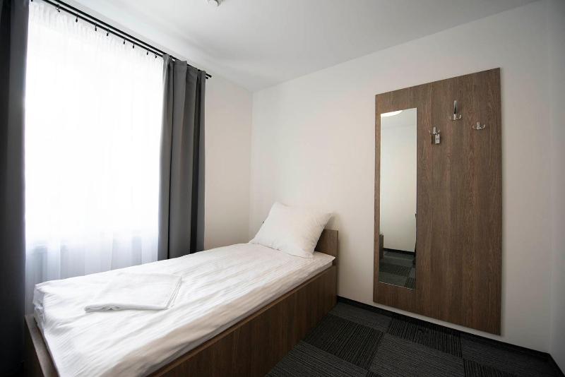 Single Room with Shared Bathroom image 3