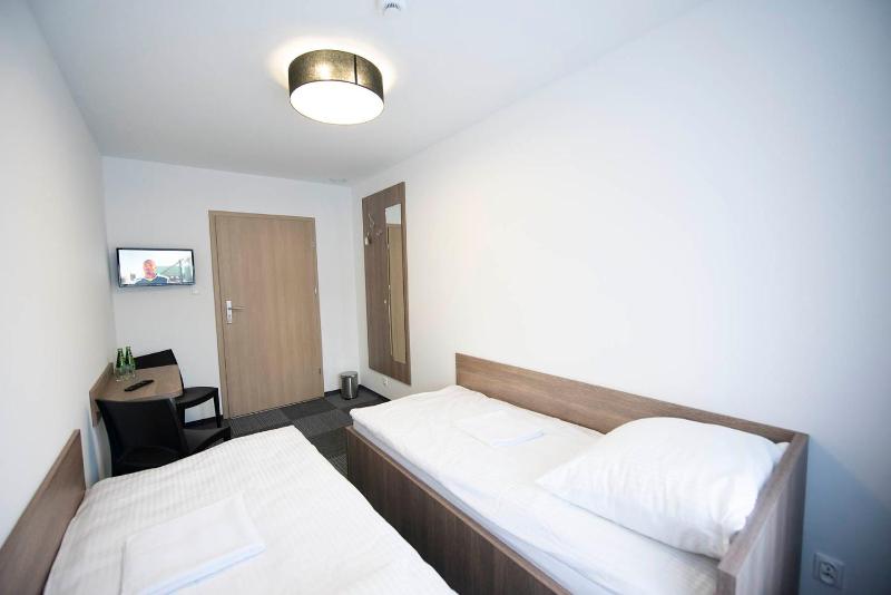 Twin Room with Shared Bathroom image 2