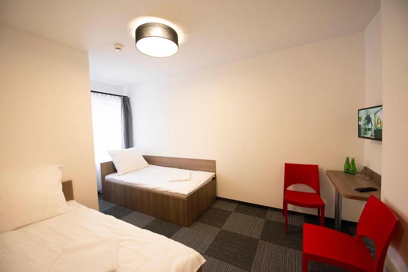 Twin Room with Shared Bathroom image 3