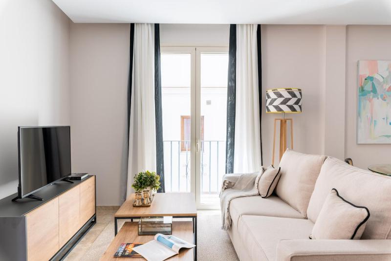 One-Bedroom Apartment image 2