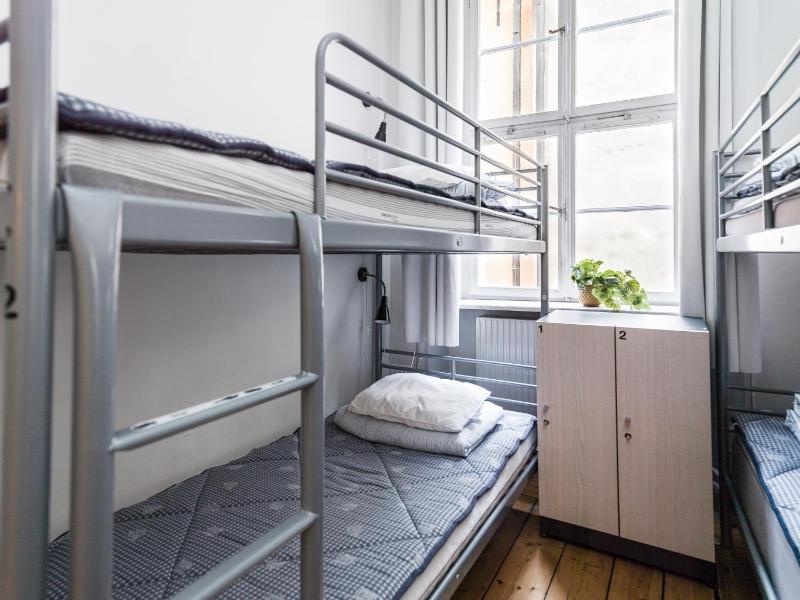 Bed in 16-Bed Mixed Dormitory Room  image 1
