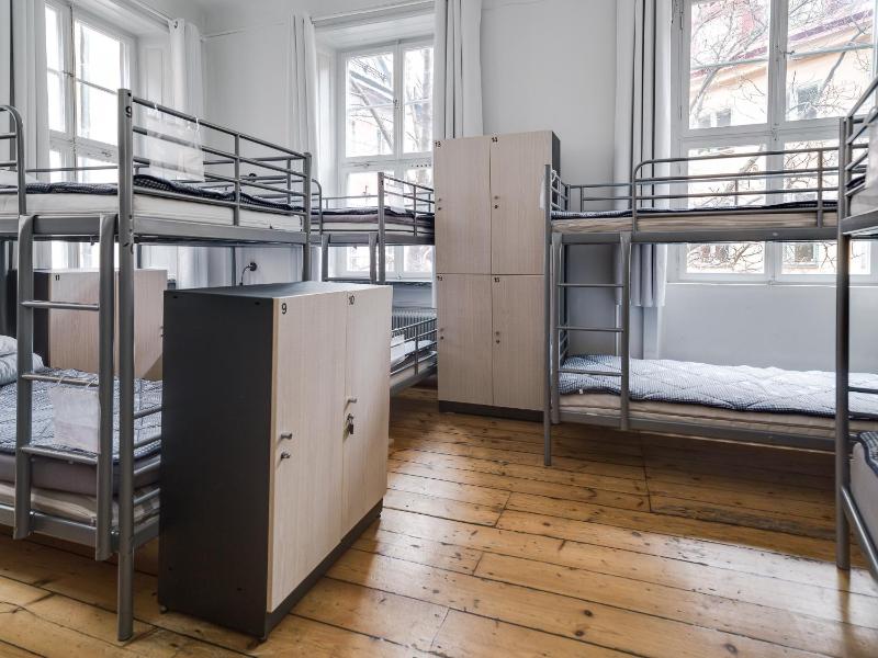 Bed in 16-Bed Mixed Dormitory Room  image 4