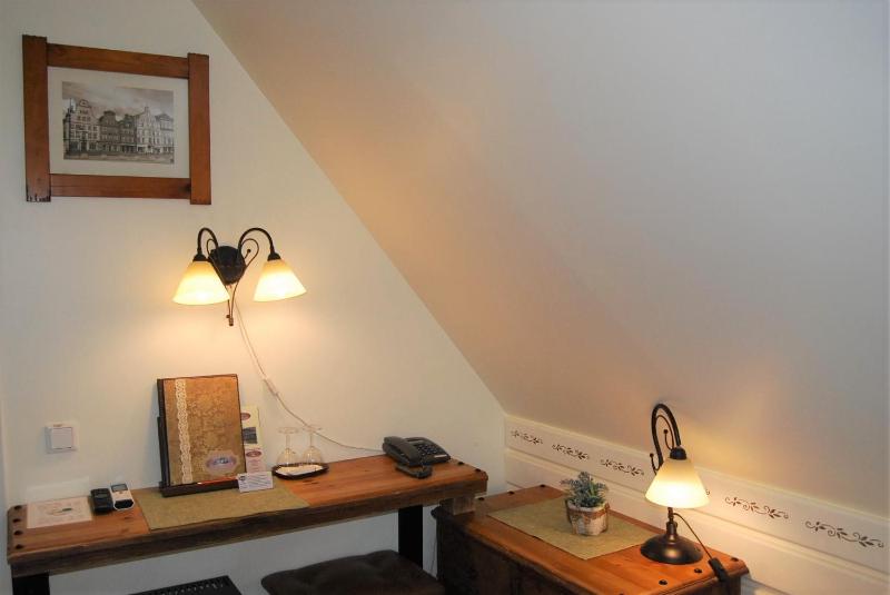 Twin Room image 4