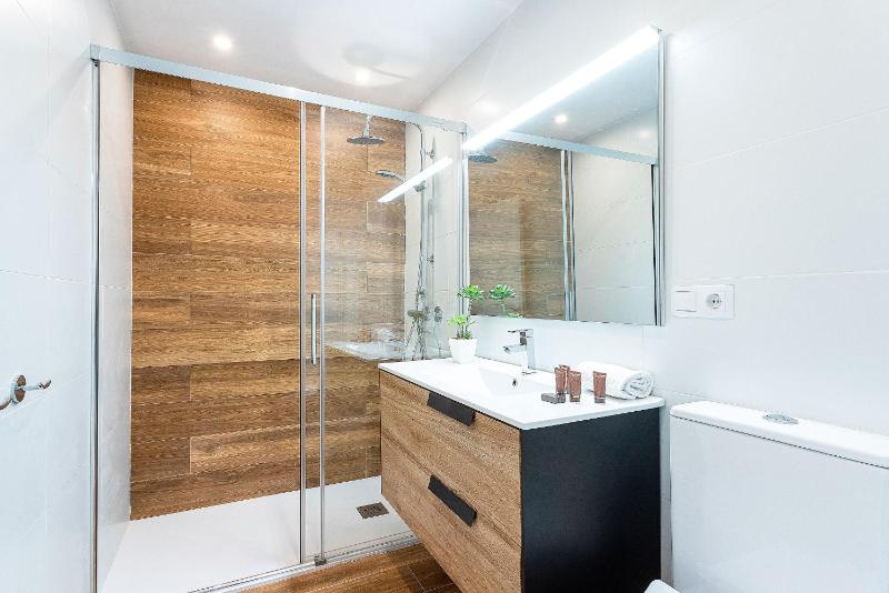 Apartment with Balcony image 3