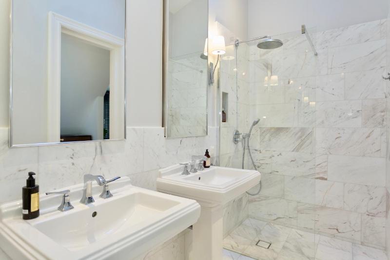 Vilnius Apartments & Suites - Town Hall - image 14