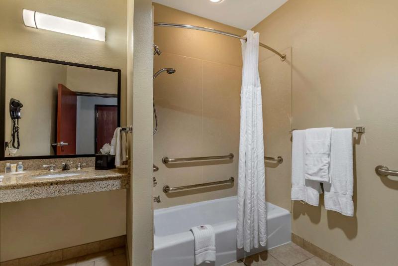 Efficiency King Suite - Accessible/Non-Smoking image 2