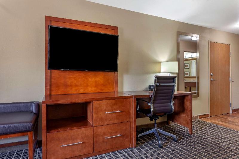 King Suite with Sofabed  - Non-Smoking image 2