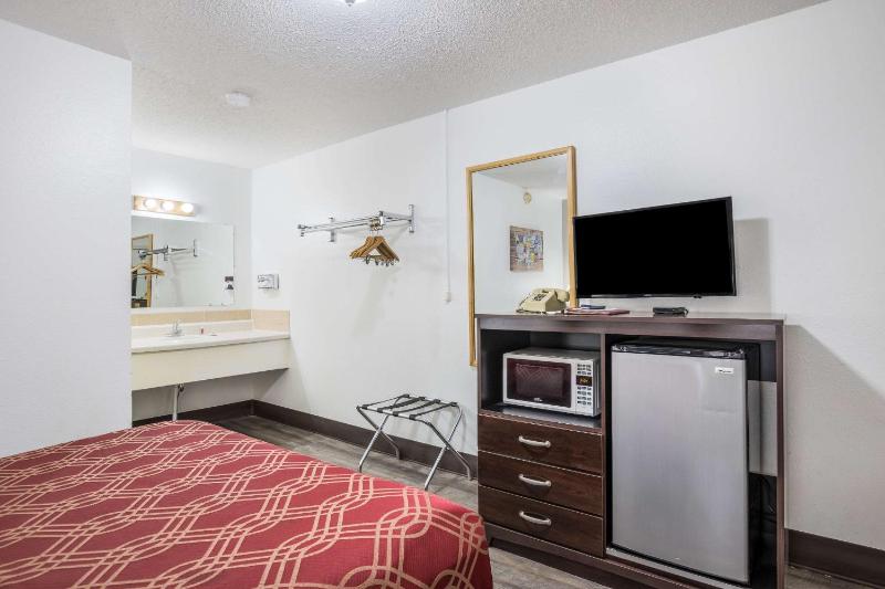 Queen Room - Non-Smoking/Ground Floor image 2