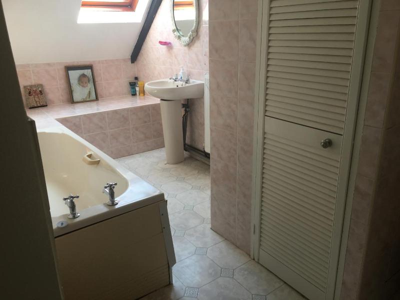 Double Room with Shared Bathroom image 3