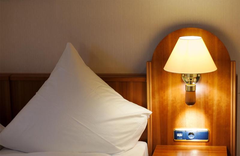 Standard Double Room image 4