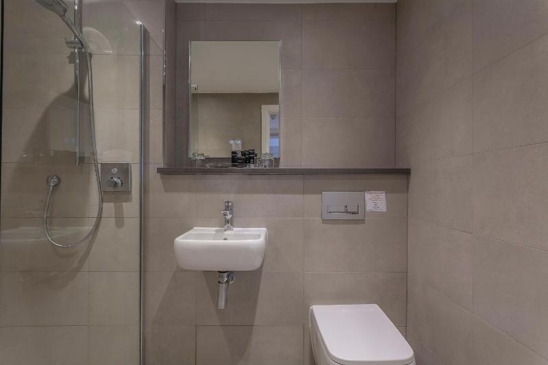 Deluxe Double Room image 3