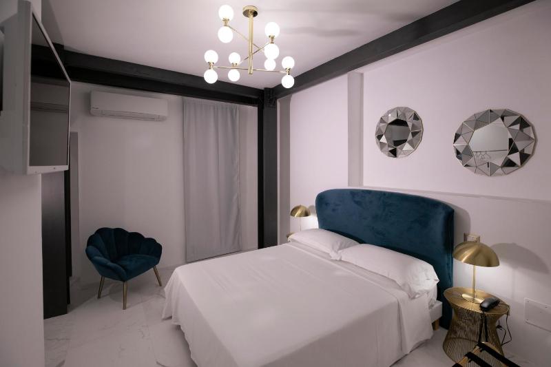 Deluxe Suite image 3