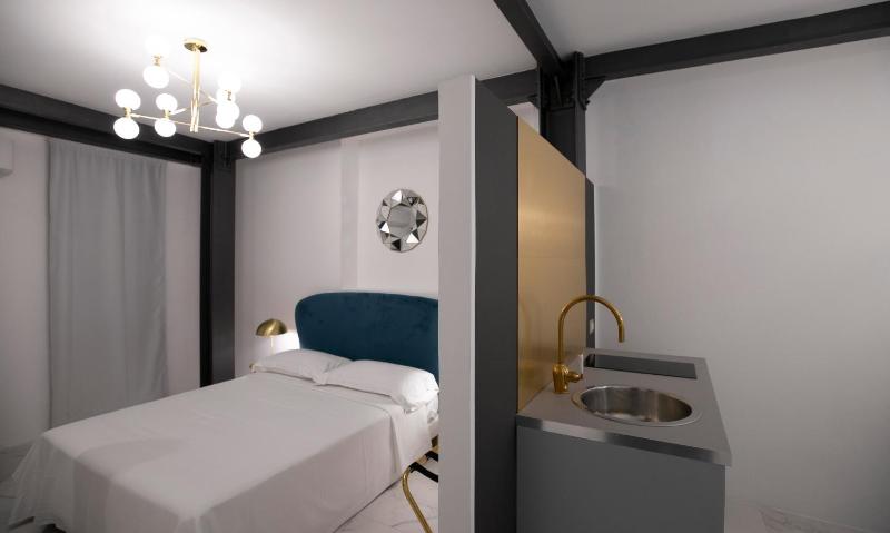 Deluxe Suite image 2