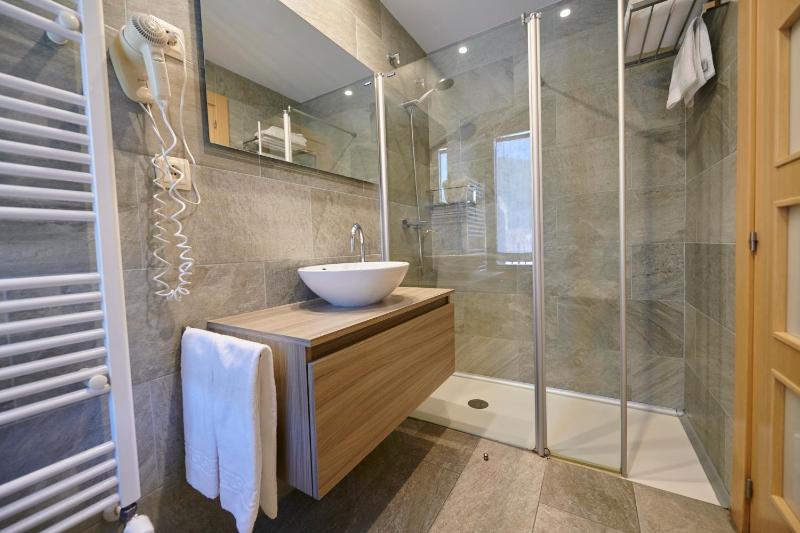 Deluxe Double Room with Balcony image 3