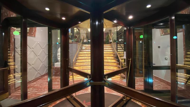 Hotel Continental - image 40