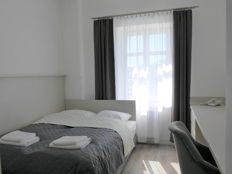 Standard Double Room image 3