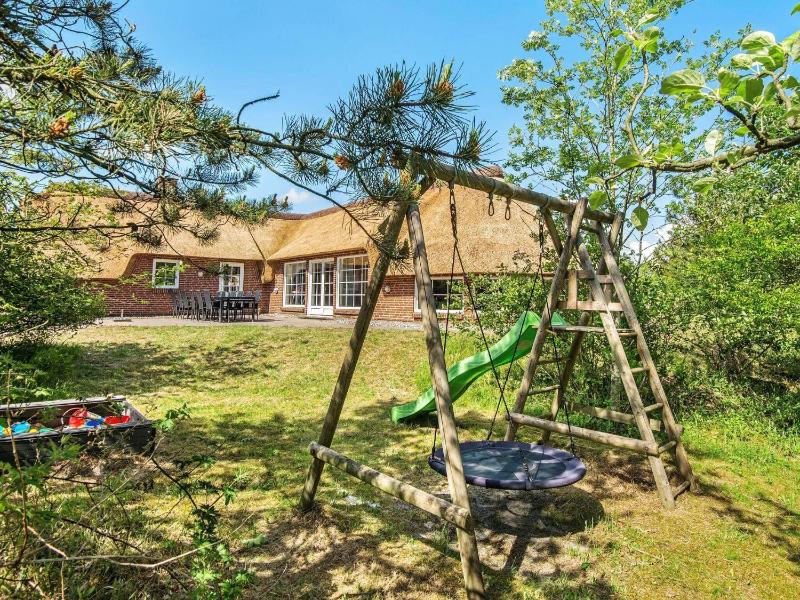 Four-Bedroom Holiday Home image 3
