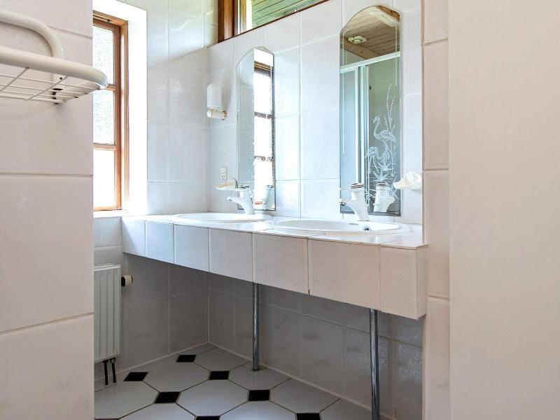 Five-Bedroom Holiday Home image 2