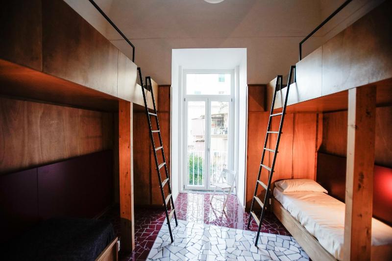 Bed in 5-Bed Mixed Dormitory Room image 1
