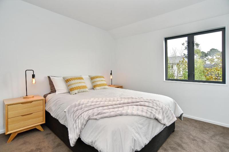 Salisbury Style - Modern city apartment - Christchurch Holiday Homes - image 9