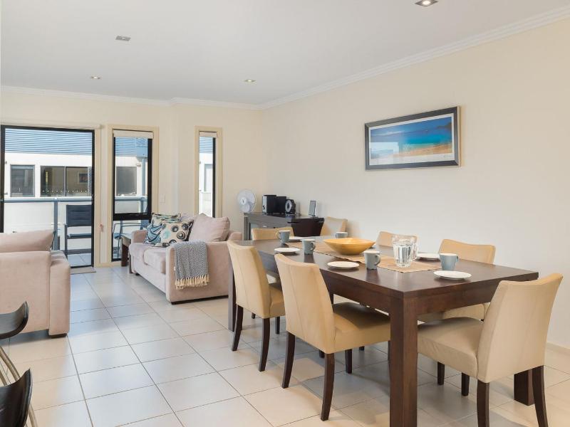 Sea Breeze - with solar heated pool in the complex - image 8