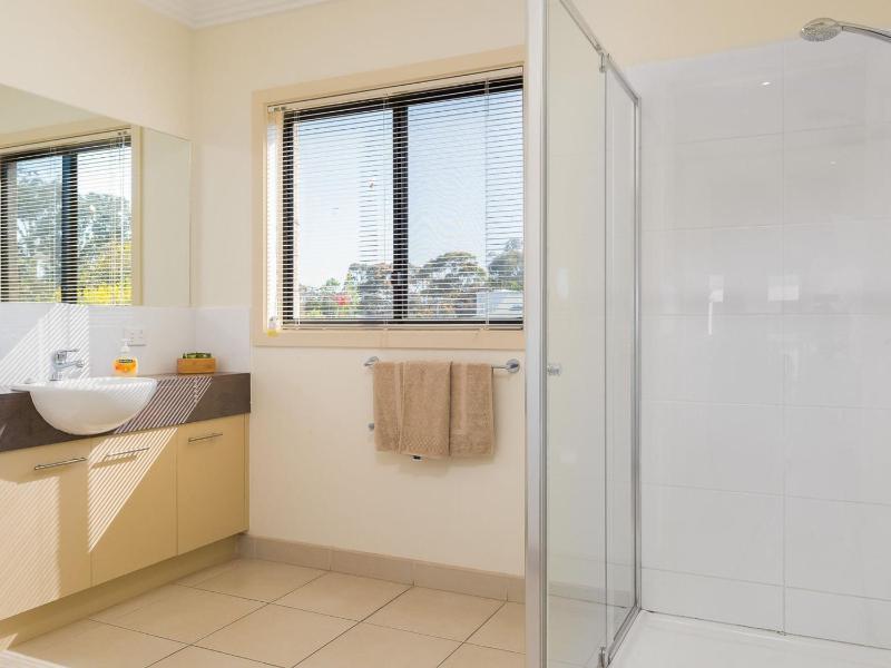 Sea Breeze - with solar heated pool in the complex - image 19