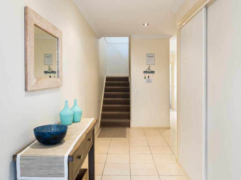 Sea Breeze - with solar heated pool in the complex - image 7