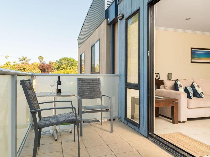 Sea Breeze - with solar heated pool in the complex - image 16