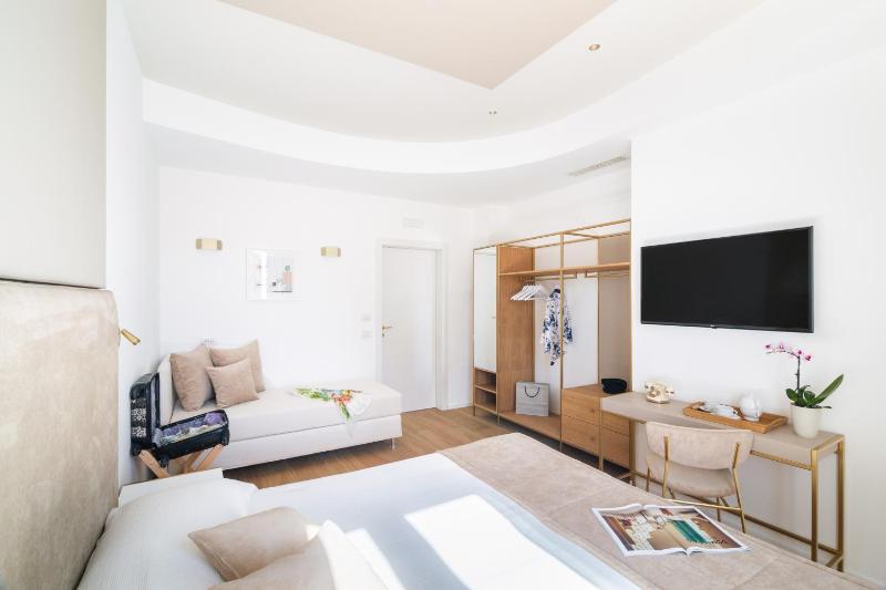 Superior Triple Room image 1