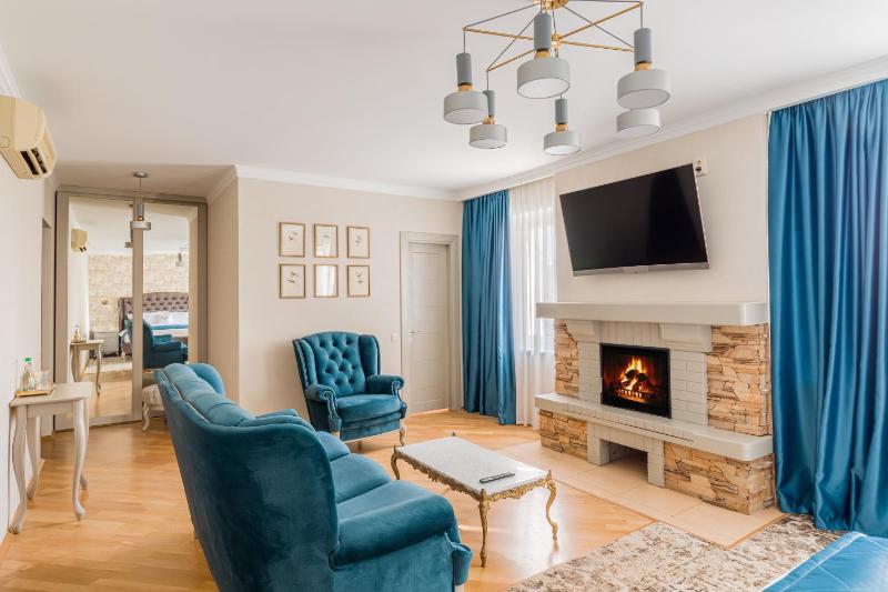 Executive Suite image 3