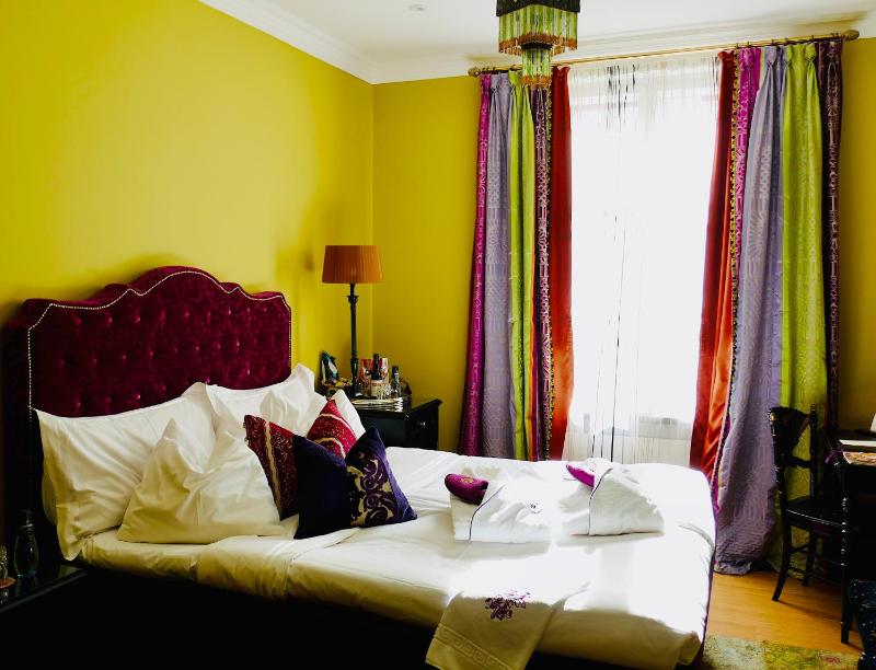 Small Premium Double Room image 3