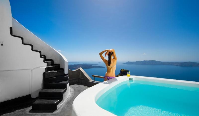 Aurora - Superior Cave Suite with Outdoor Plunge Pool & Caldera View image 1