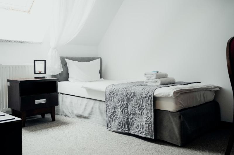 Small Single Room image 2