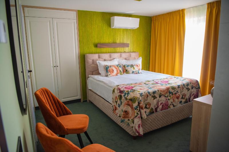 Economy Double Room image 2