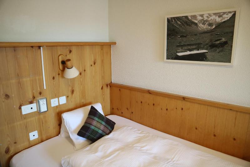 Queen Room with Balcony image 2
