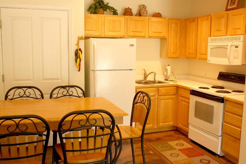 Pinecreek #I - 4 BR - Private Hot Tub - Close to Town - Shuttle to Slopes - image 9