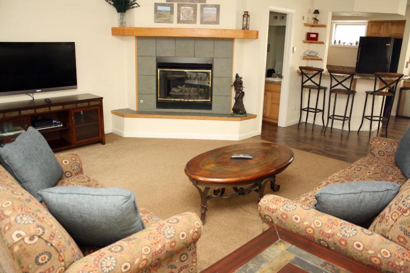 Pinecreek #I - 3 BR - Private Hot Tub - Close to Town - Shuttle to Slopes - image 12