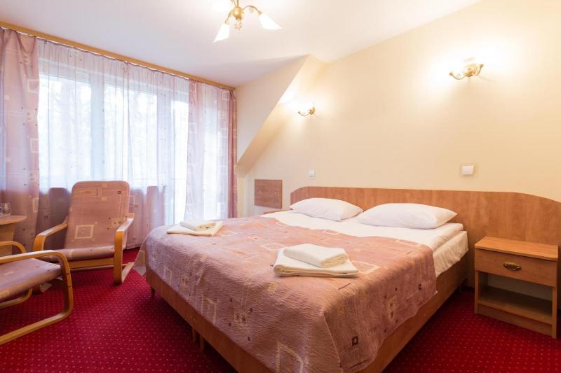 Twin Room with Balcony image 3