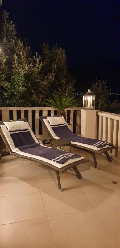 Two-Bedroom Deluxe Apartment with Ocean View image 4
