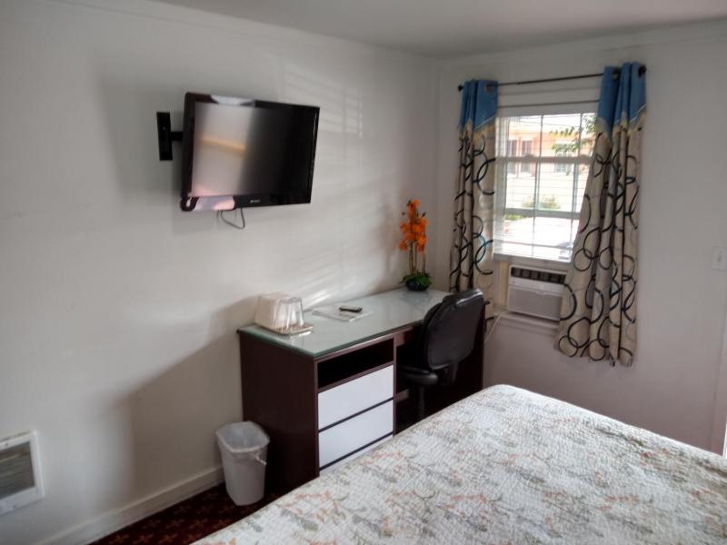King Room image 4